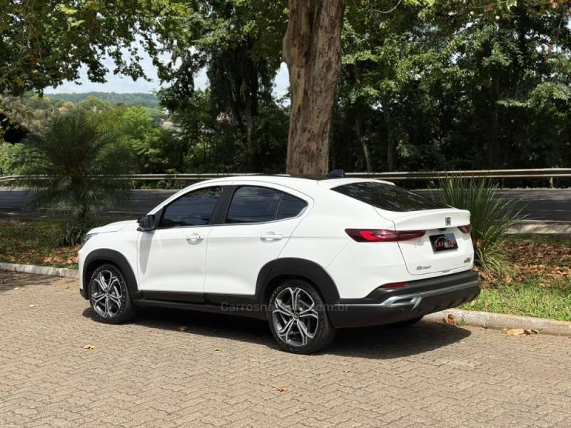 FIAT - FASTBACK - 2023/2023 - Branca - R$ 115.900,00