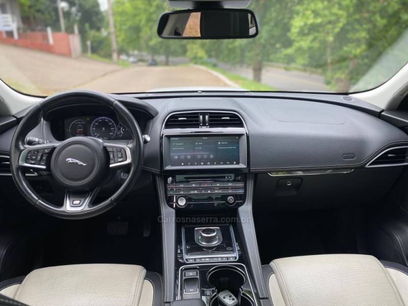JAGUAR - F-PACE - 2016/2017 - Branca - R$ 189.900,00