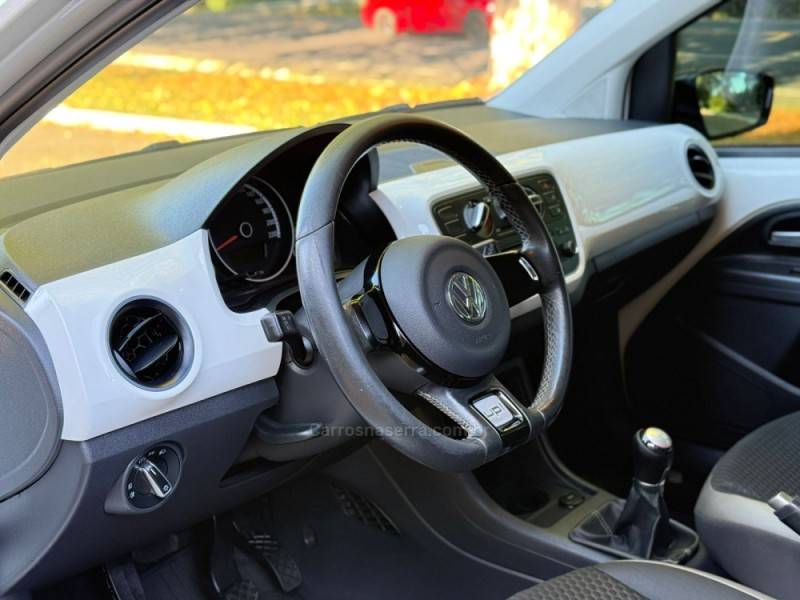 VOLKSWAGEN - UP - 2015/2016 - Branca - R$ 58.900,00