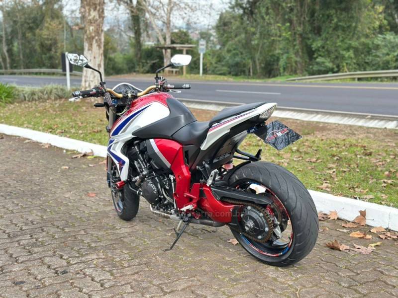 HONDA - CB 1000R - 2015/2015 - Vermelha - R$ 54.900,00